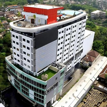 Indoluxe Hotel Jogjakarta Mlati Exterior foto