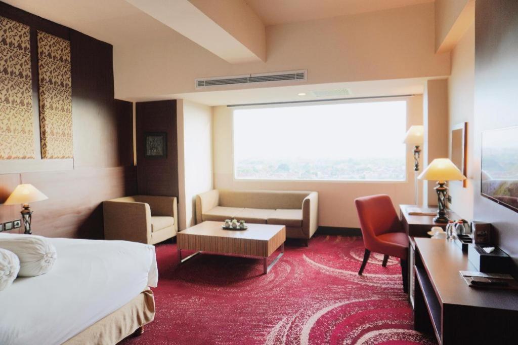 Indoluxe Hotel Jogjakarta Mlati Exterior foto