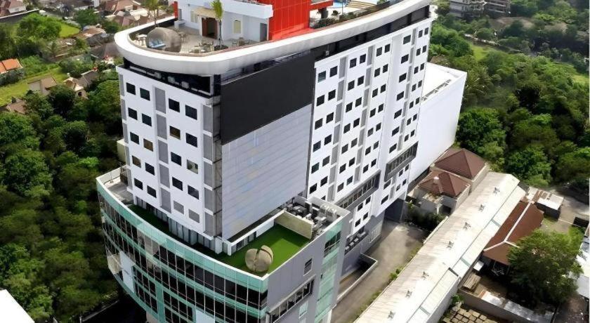 Indoluxe Hotel Jogjakarta Mlati Exterior foto